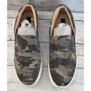 DailyShoes Women’s Journey Camo Slip-On Sneakers (Size 9)
